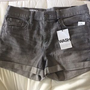 BRAND NEW GAP washed stretch jean shorts - size 27